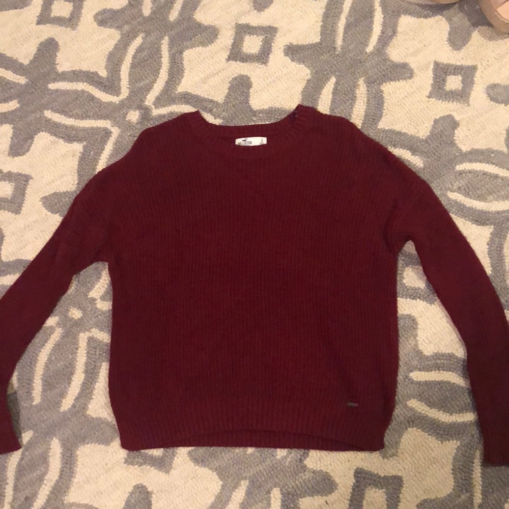 Hollister maroon sweater